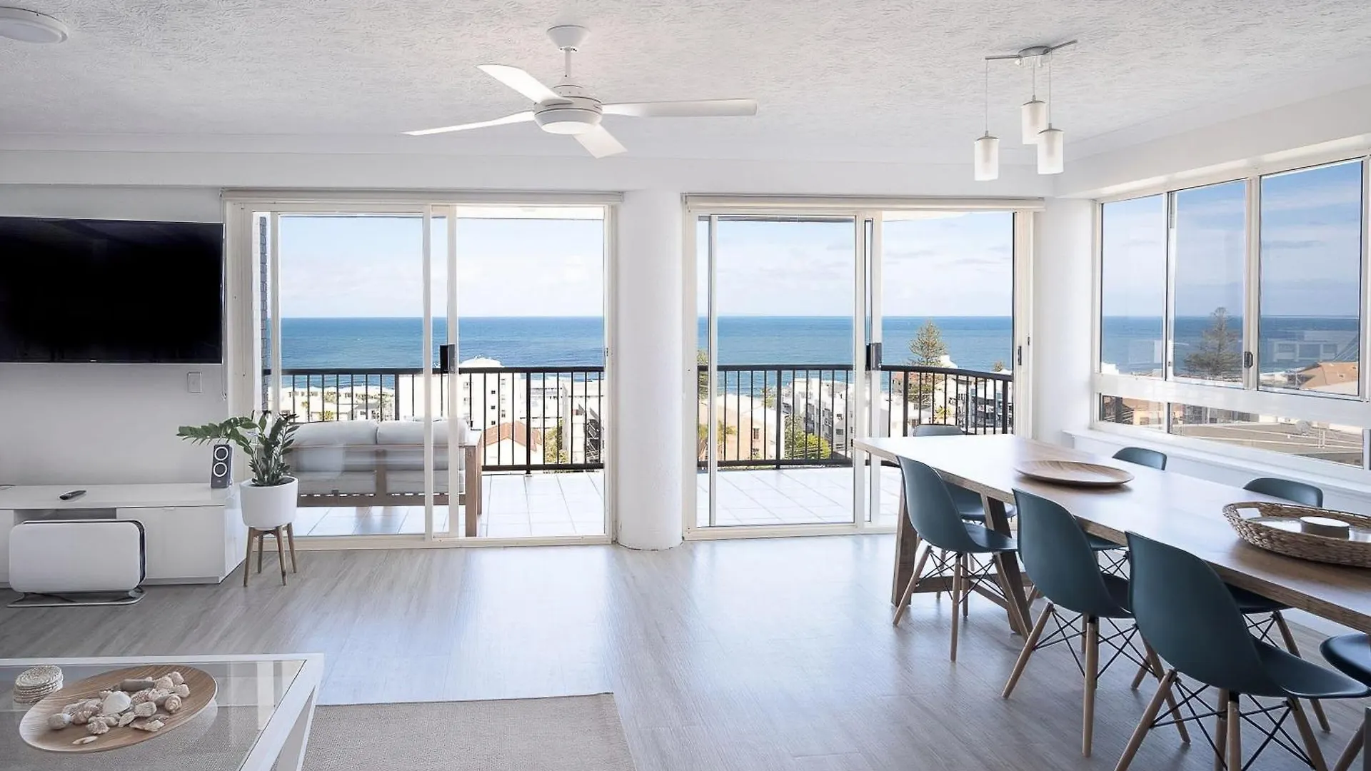 Kings Beach Coast And Glasshouse Views - A Caloundra