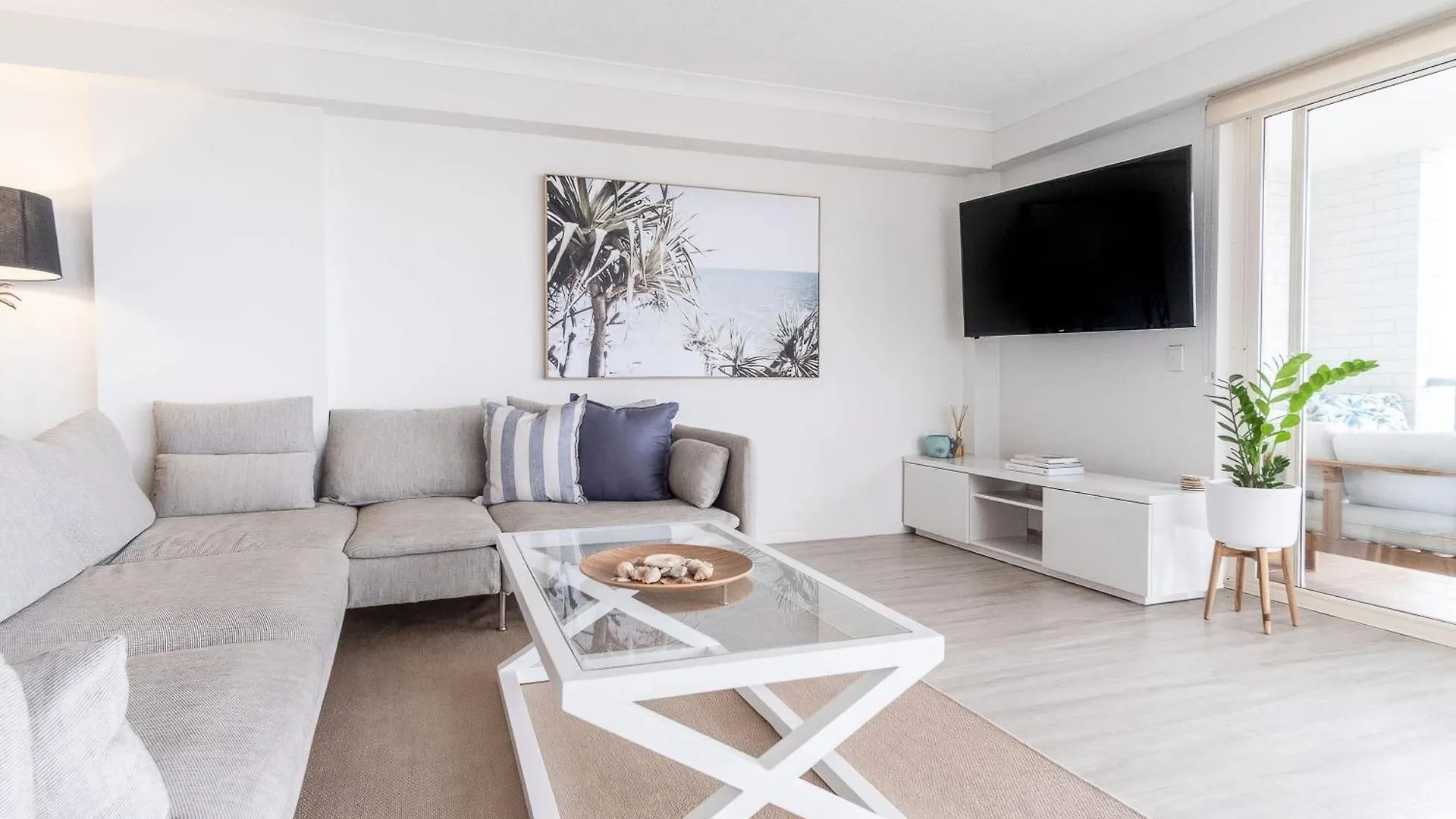 Kings Beach Coast And Glasshouse Views - A Caloundra Apartment